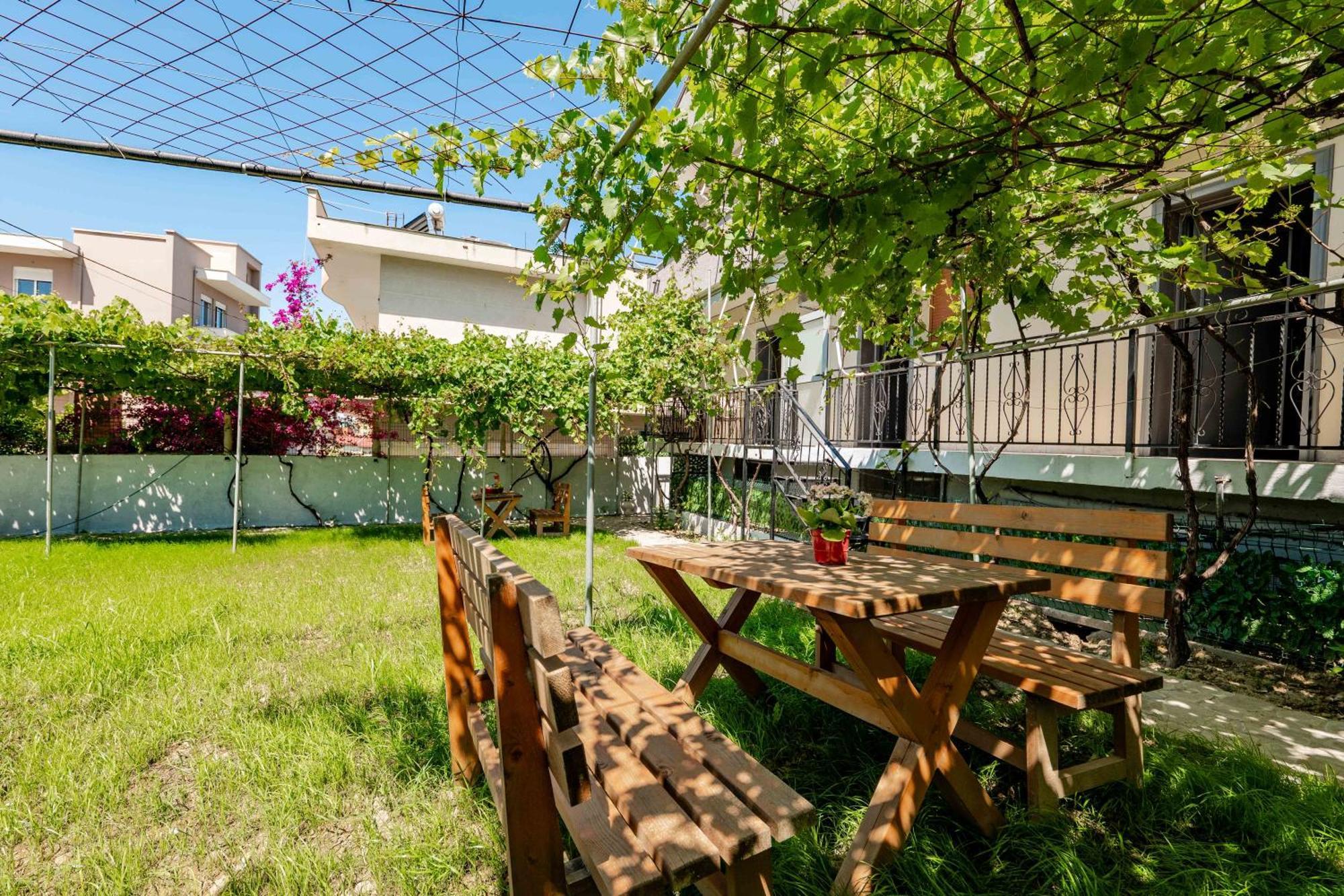 Kalpazo Kaja Garden Apartment Golem (Tirana)